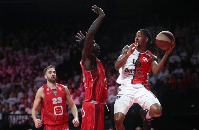 Antwerp Giants verslaat Spirou Charleroi in zinderende bekerfinale en volgt zichzelf op