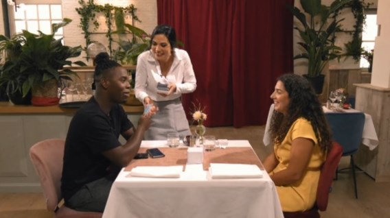 de-kandidaten-in-first-dates-moeten-zelf-de-rekening-betalen-de