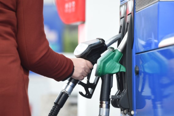 Benzine tanken weer goedkoper