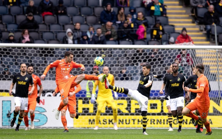 Oefenmatchen in Zweden voortaan geheim nadat gokkers amateurclubs overrompelen: “Het was compleet gestoord”