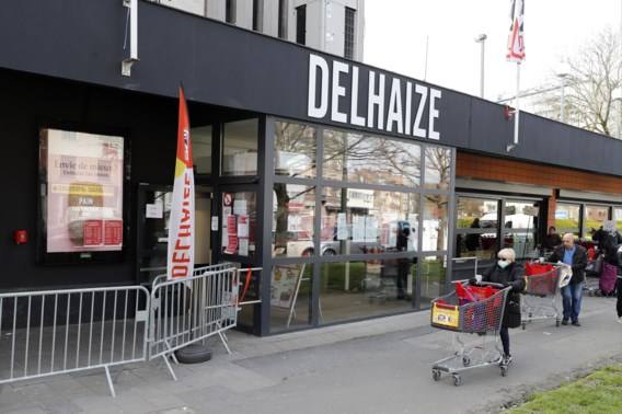 Delhaize geeft hogere premies en maskers, Albert Heijn 'gaat in het rood'