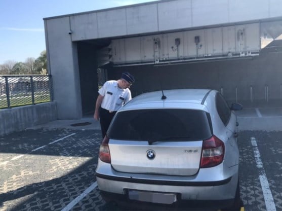Politie neemt auto in beslag van man die niet-essentiële verplaatsingen bleef maken