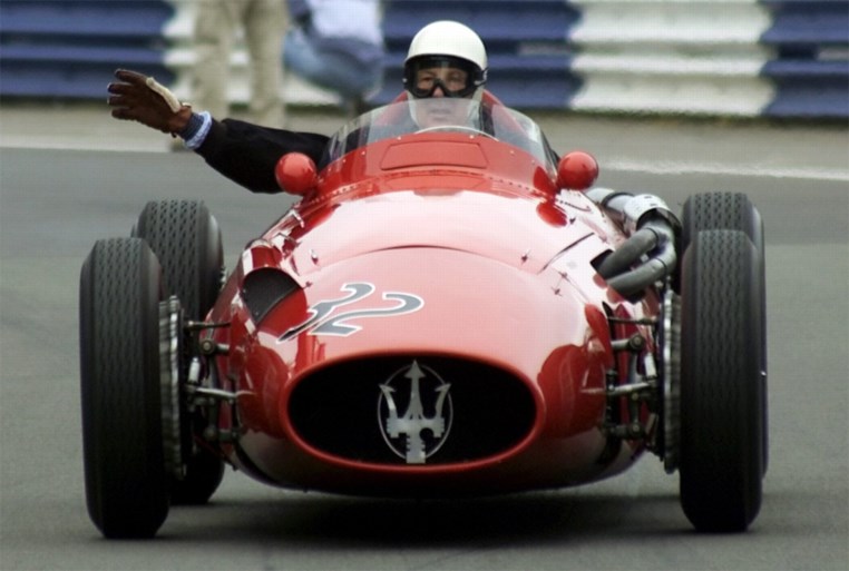 Stirling Moss, de beste rijder die nooit wereldkampioen werd, op 90-jarige leeftijd overleden