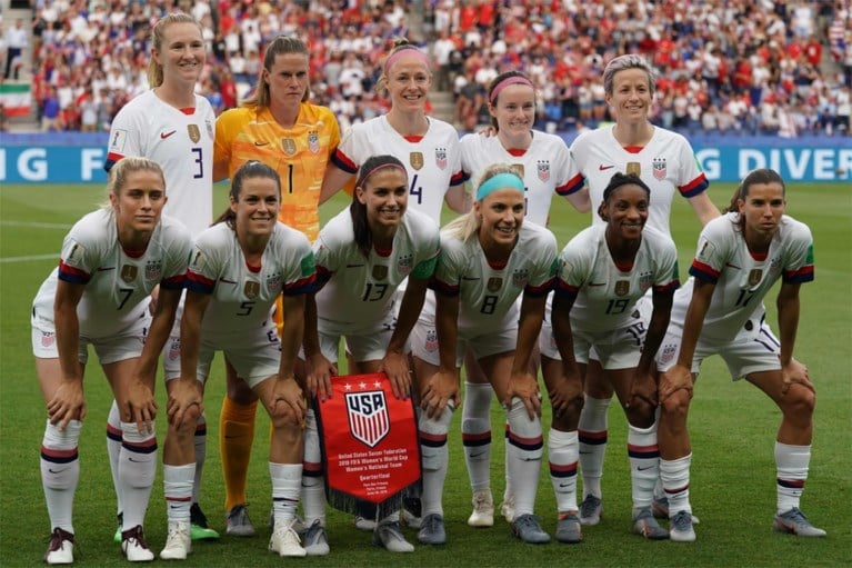 Rechter verwerpt claim gelijk loon Amerikaans vrouwenvoetbalteam: “Wij zijn gechoqueerd en ontgoocheld”