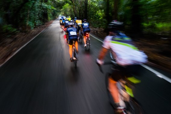 Burgemeester waarschuwt wielertoeristen: ‘Als peloton niet welkom in Deinze’