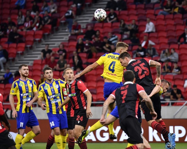 10.000 fans zien Honved Boedapest Hongaarse bekerfinale winnen