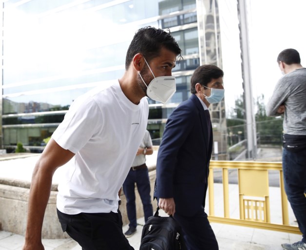 Diego Costa (met mondmasker) wil celstraf wegens belastingontduiking afkopen