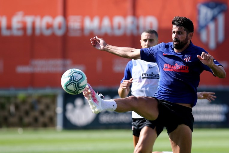 Diego Costa (met mondmasker) wil celstraf wegens belastingontduiking afkopen