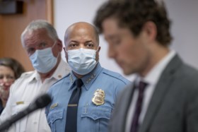 Burgemeester Minneapolis uitgejouwd, ook in andere Amerikaanse steden protest