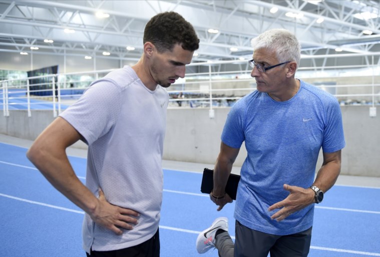 Borlées trainen eerste keer met Franse sprintcoach, vader Jacques kijkt toe: “Verandering was nodig”