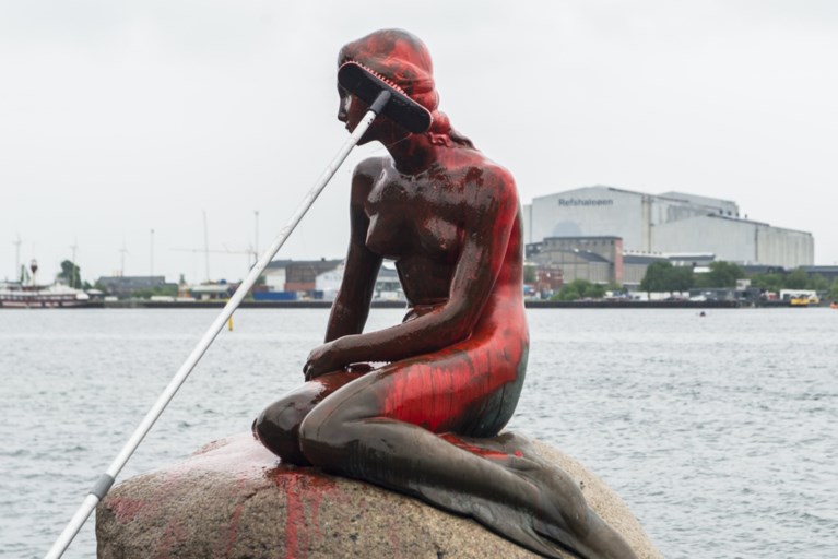 ‘Racistische vis’: Kleine Zeemeermin in Kopenhagen besmeurd