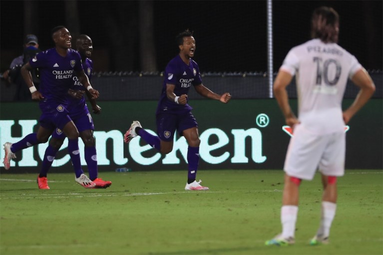 Amerikaanse MLS is weer van start gegaan met minutenlang racismeprotest, vrees voor coronavirus én tiki-taka goaltje