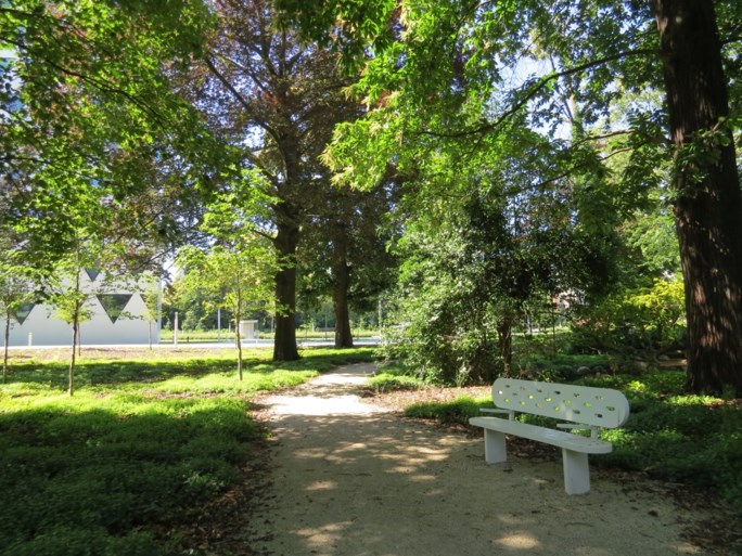 Provinciehuis Antwerpen opent wandelpaden in tuin