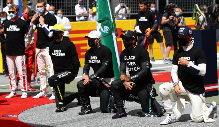 Opnieuw verdeeld statement van F1-rijders tegen racisme: niet iedereen knielt met Lewis Hamilton