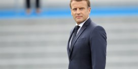 Macron in verhitte discussie met gele hesjes op Quatorze Juillet