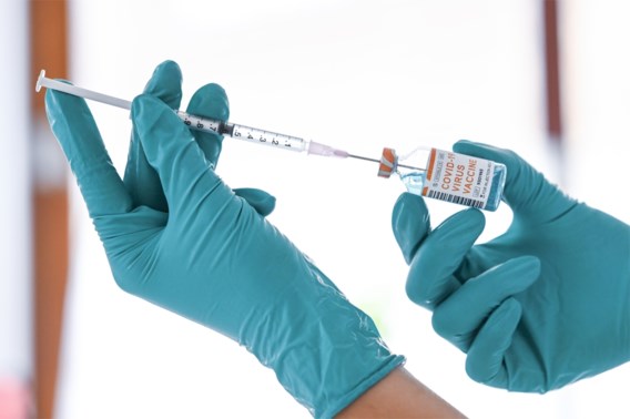 Gezondheidswerkers, ouderen en risicopatiënten moeten als eerste vaccinatie tegen nieuw coronavirus krijgen