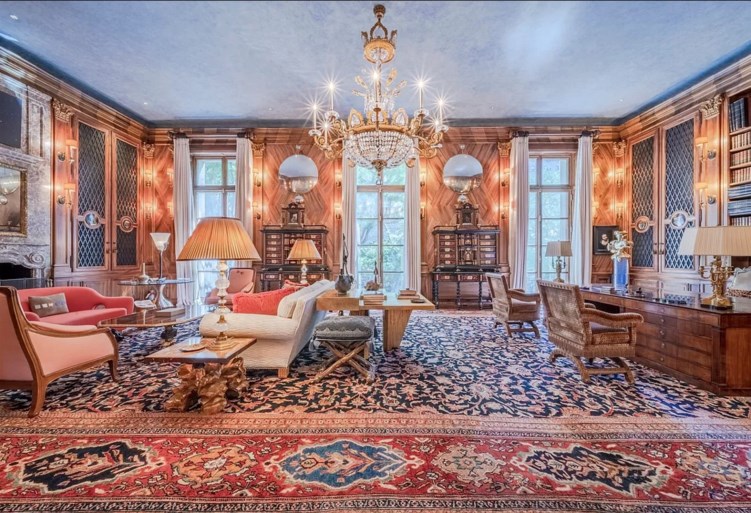 Huizen van Epstein staan voor 110 miljoen dollar te koop