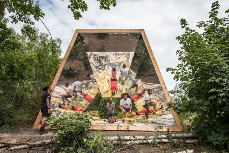 Spiegelpaviljoen toont de natuur op zijn kop