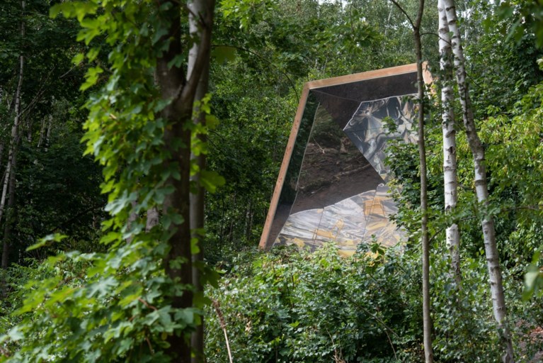 Spiegelpaviljoen toont de natuur op zijn kop