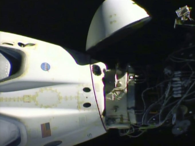 Bemande SpaceX-capsule maakt zondagavond ‘splashdown’ op aarde
