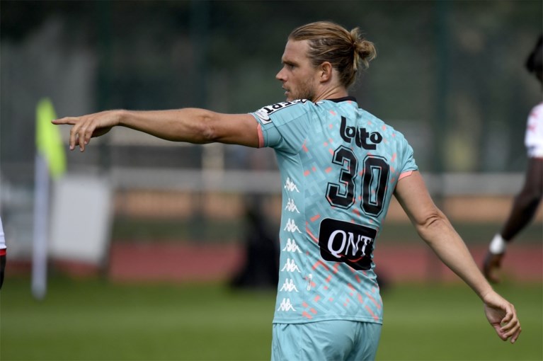 OEFENWEDSTRIJDEN. Genk debuteert met winst tegen ex-coach, Charleroi in slot zwaar onderuit