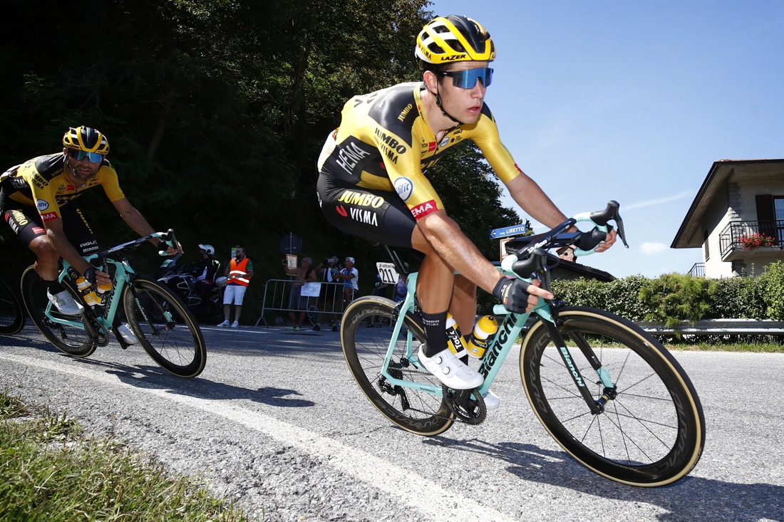 Wout van Aert klopt Julian Alaphilippe in Milaan-Sanremo ...