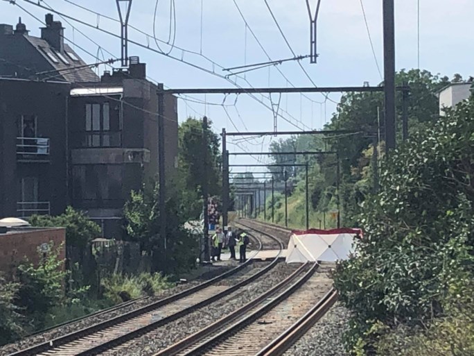 Man in rolstoel gegrepen door trein: slachtoffer overleden 