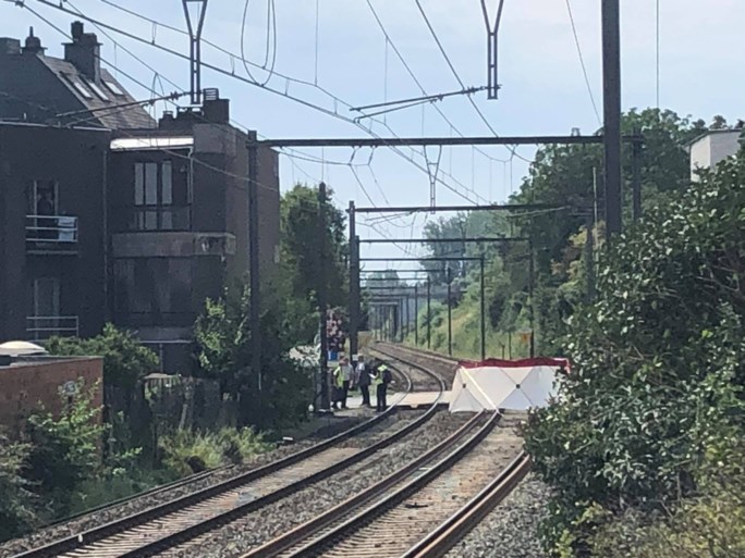 Man in rolstoel gegrepen door trein: slachtoffer overleden