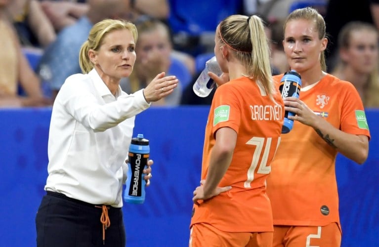 Engelse nationale vrouwenploeg haalt Nederlandse succescoach Sarina Wiegman binnen als opvolger voor Phil Neville