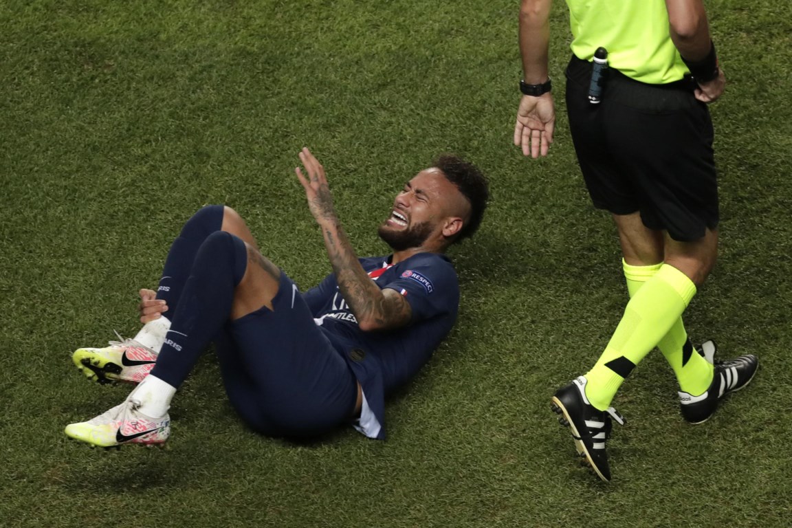 Bot maatschappij Psychologisch Miljoenendans om de voetbalschoenen van Neymar | De Standaard Mobile