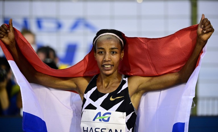 Mo Farah verbetert het werelduurrecord, Sifan Hassan verpulvert record bij de vrouwen