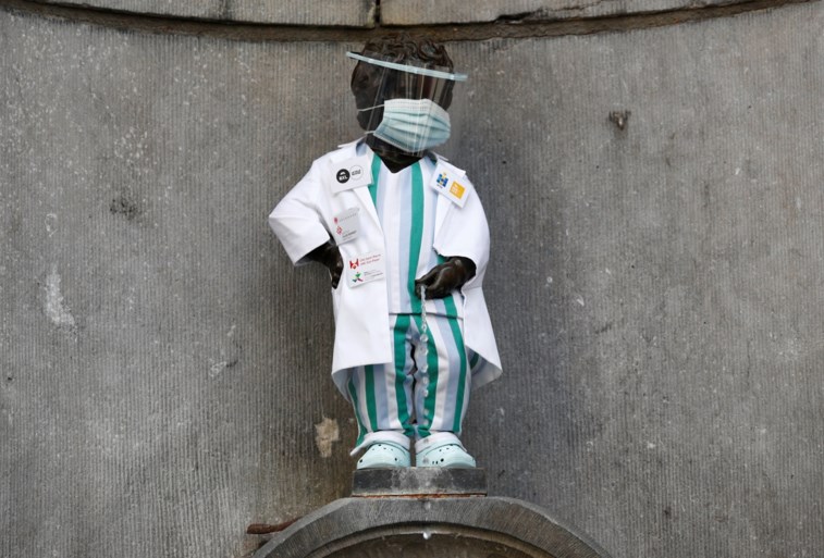 Manneken Pis brengt hulde aan zorgpersoneel