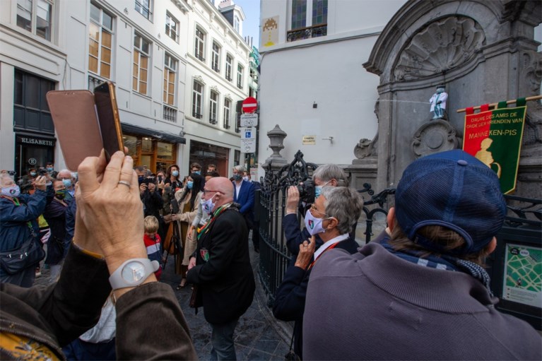 Manneken Pis brengt hulde aan zorgpersoneel