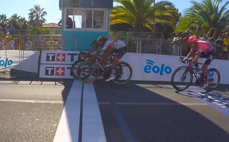 Openingsrit Tirreno-Adriatico voor Ackermann, Merlier komt ten val in voorbereiding van de spurt