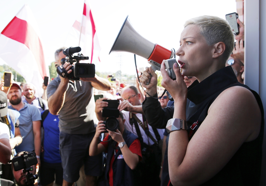 Maria Kalesnikava in broad daylight in center of Minsk on …