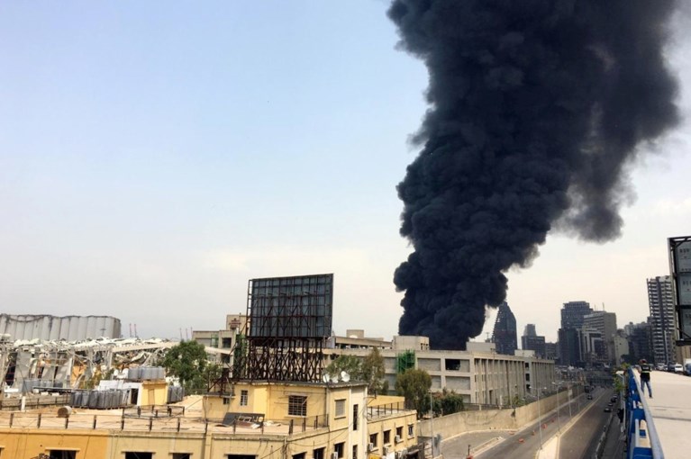 Brand in haven Beiroet ‘sabotage of een ongeluk’, zegt president