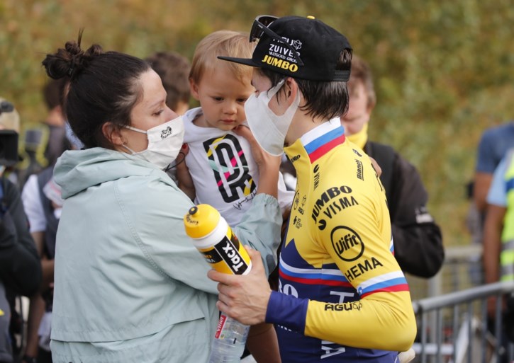 IN BEELD. Primoz Roglic in één uur tijd van de hemel naar de hel