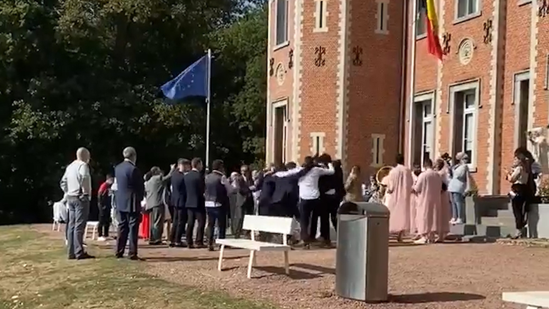 Video of wedding guests breaking all corona rules on …