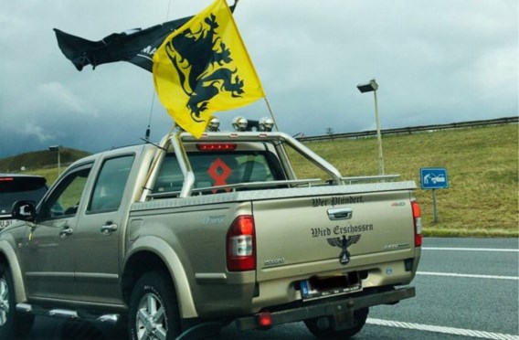Pick-up trekt aandacht op betoging Vlaams Belang: ‘Niets te maken met nazisme’
