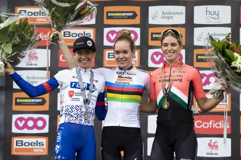 Anna van der Breggen klautert het snelst op de Muur van Hoei en wint zesde Waalse Pijl op rij