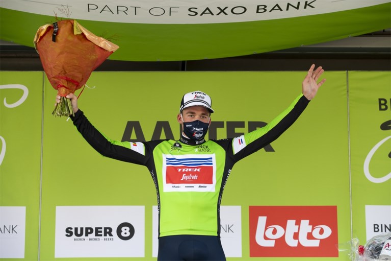 Natte omstandigheden en dus wint Mads Pedersen sprint in BinckBank Tour voor Jasper Philipsen en Pascal Ackermann