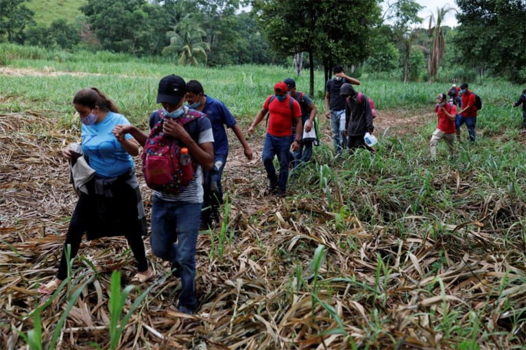 Honderden Hondurese migranten op weg naar Amerikaanse grens