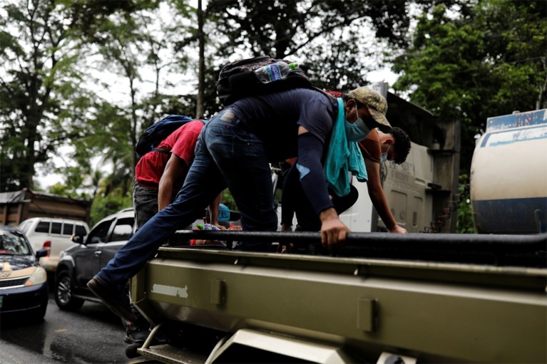 Honderden Hondurese migranten op weg naar Amerikaanse grens