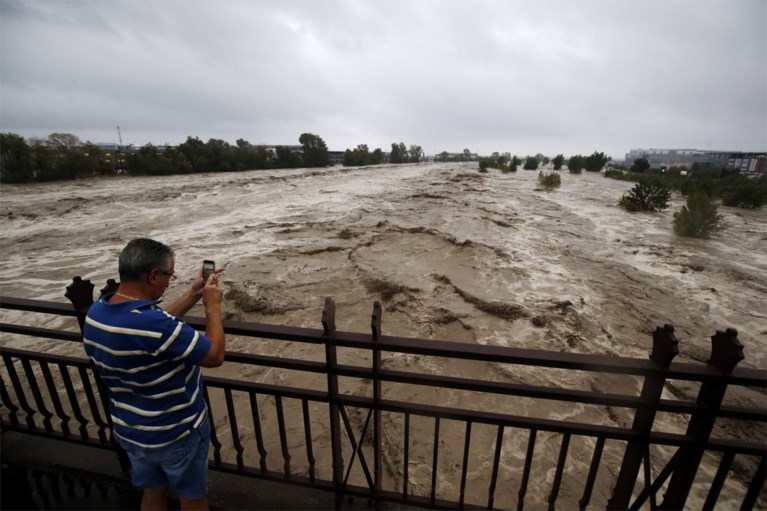 Storm en hevige regenval teisteren delen Frankrijk: negen vermisten