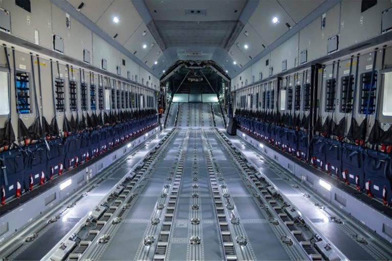 Na 20 jaar wachten heeft Defensie zijn kolos die in geen enkele hangar past
