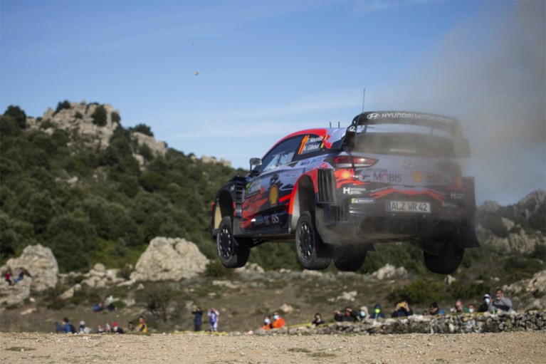 Dani Sordo blijft aan de leiding, Thierry Neuville zakt naar derde plaats in Rally van Sardinië