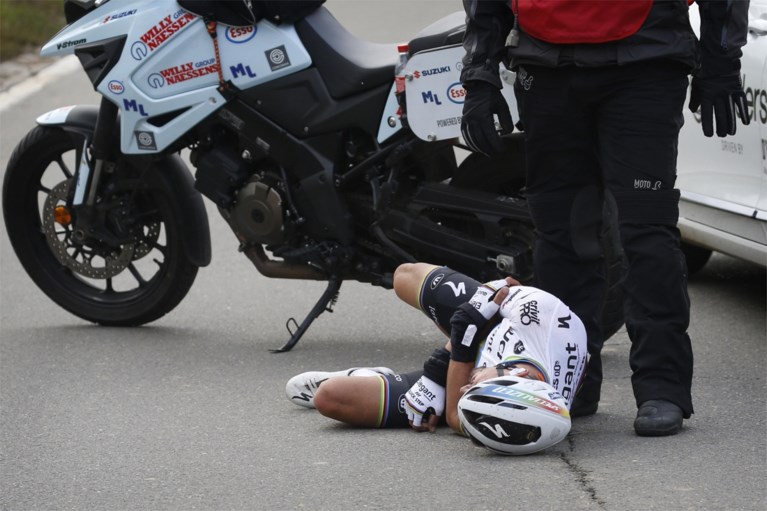 Alaphilippe breekt twee vingers en middenhandsbeentje bij val in volle finale Ronde van Vlaanderen