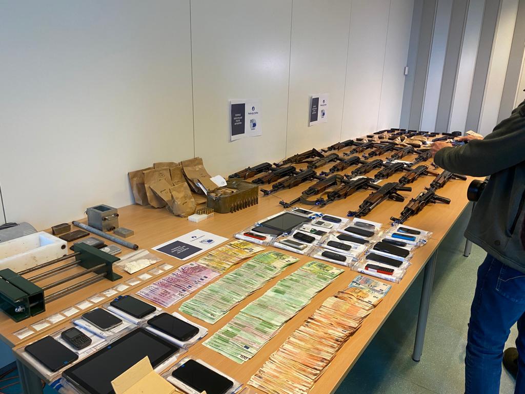 Police find arsenal of weapons in garage in Ravels: more …