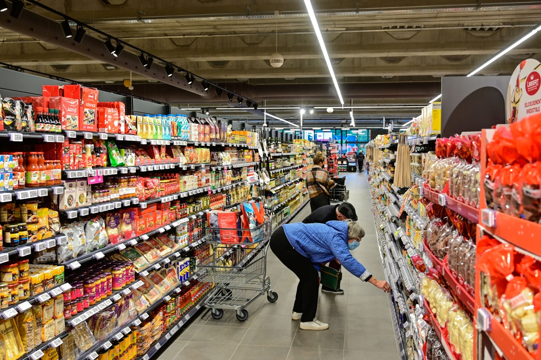 Delhaize and Colruyt close shops an hour early on Friday …