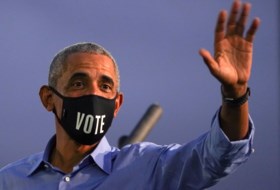 Barack Obama voert campagne voor Biden en sneert naar Trump: ‘Democratie werkt niet als leider elke dag liegt’